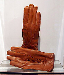 ≪服飾用革手袋≫写真提供:香川のてぶくろ資料館